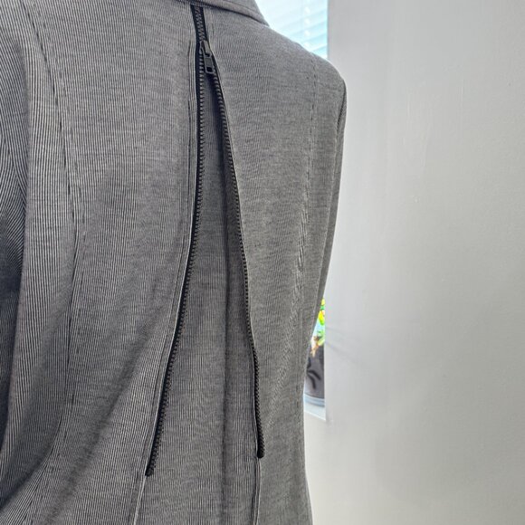 CABI Heather Gray Chic Tailored Fit Dropoff Blazer Women's Size Medium - Picture 4 of 7